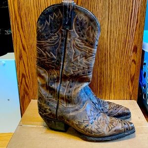 Dan post pre-owned brown boots.